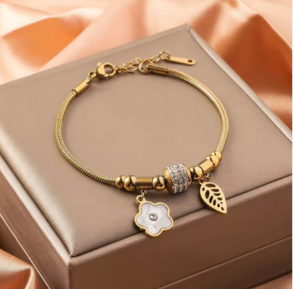 18K Leaf Flower Bangle